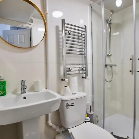 Perfect Contractor House In With 6 Beds By Purestay - 7 Nights Min!