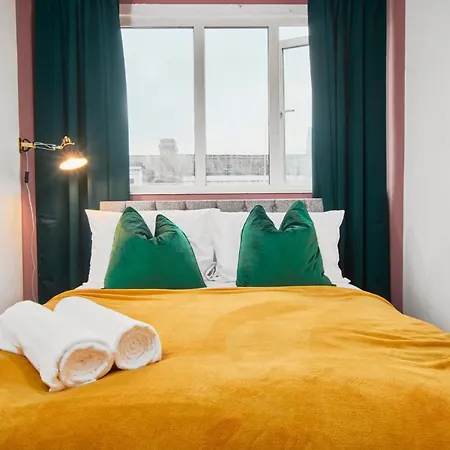 Perfect Contractor House In With 6 Beds By Purestay - 7 Nights Min! بيت للعطل