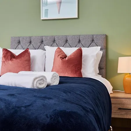 Perfect Contractor House In With 6 Beds By Purestay - 7 Nights Min! * ليدز