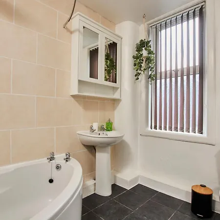 Perfect Contractor House In With 6 Beds By Purestay - 7 Nights Min! *