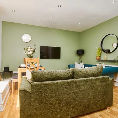 Perfect Contractor House In With 6 Beds By Purestay - 7 Nights Min!