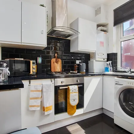 بيت للعطل Perfect Contractor House In With 6 Beds By Purestay - 7 Nights Min! *